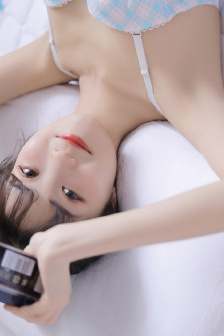 涂了春药被一群人轮爽翻天视频